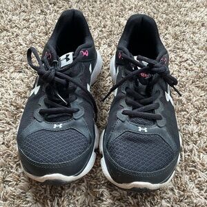 Under Armour Micro G Assert Sneakers Black+Pink 🖤🩷 Size 8.5 USA